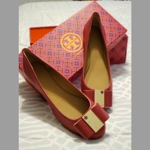 NWT Tory Burch chase ballet flats